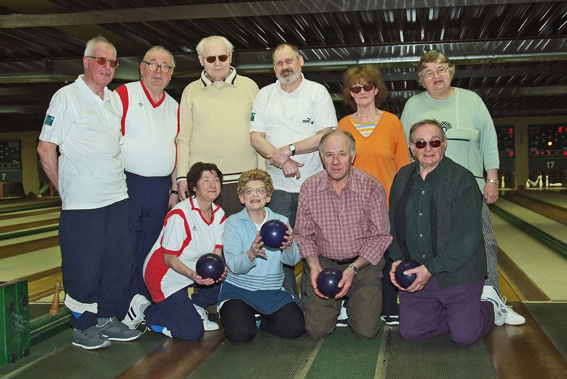 Bild einer 10 köpfigen, blinden Kegelgruppe